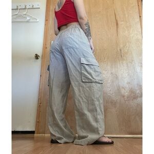 Women's Wide-Leg Cargo Pants in Light Beige
